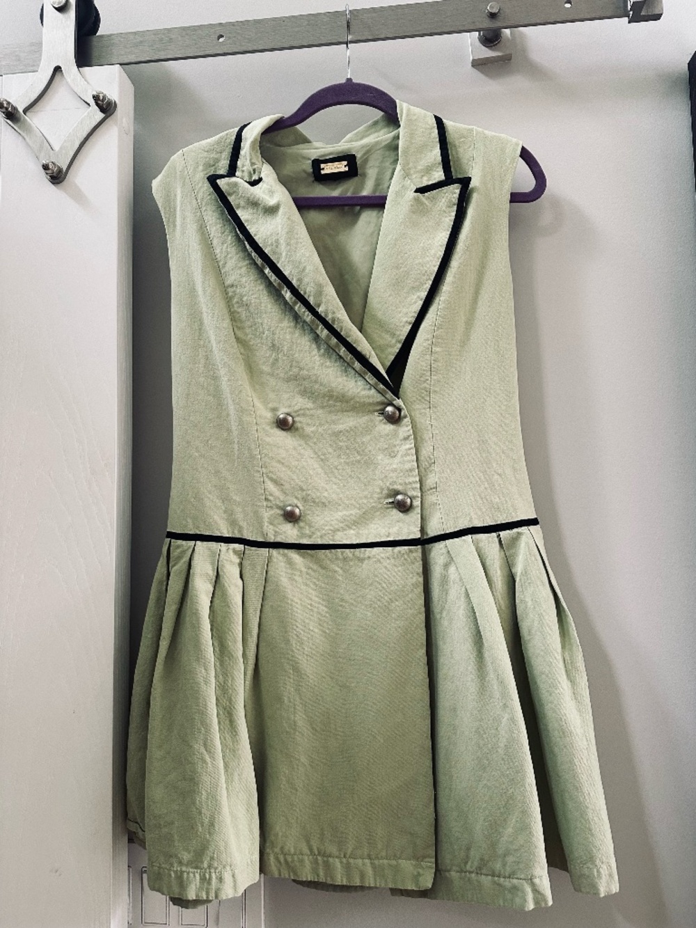 Alexia Admor Mini Dress · V-Neck